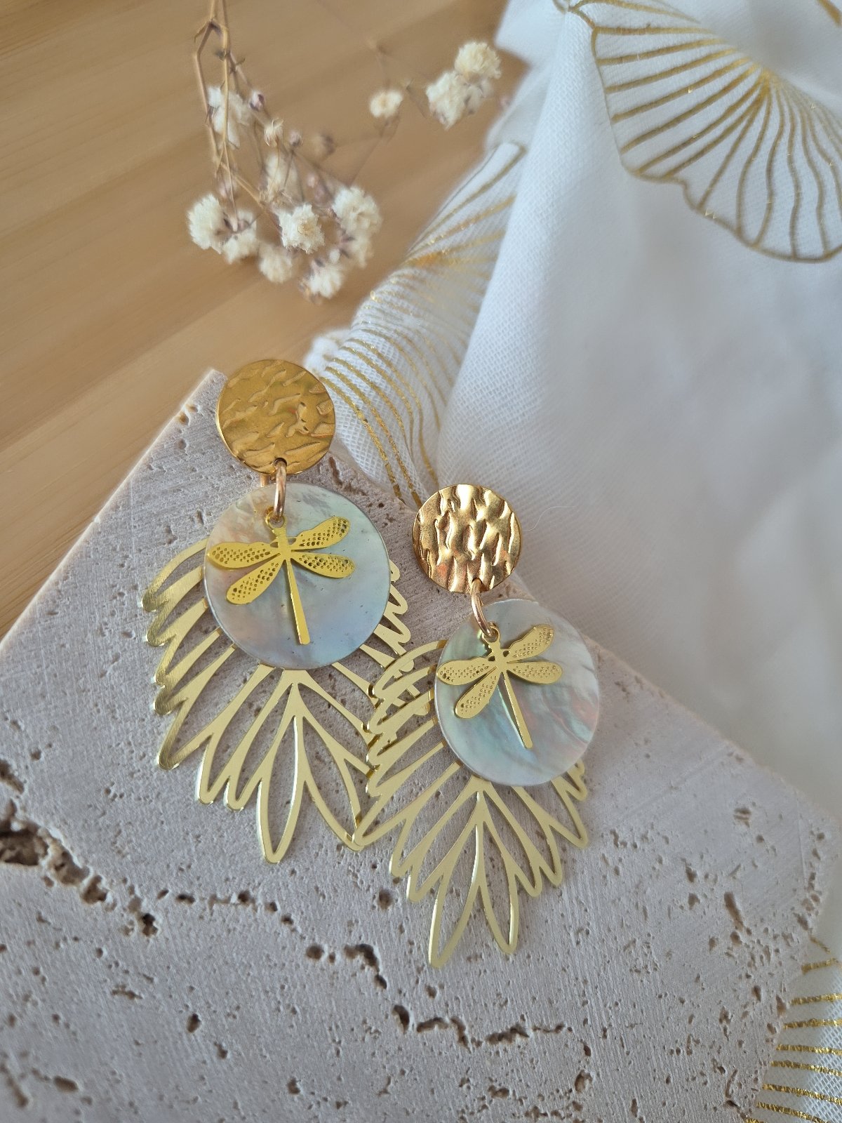 Boucles d'oreilles lumière de libellule